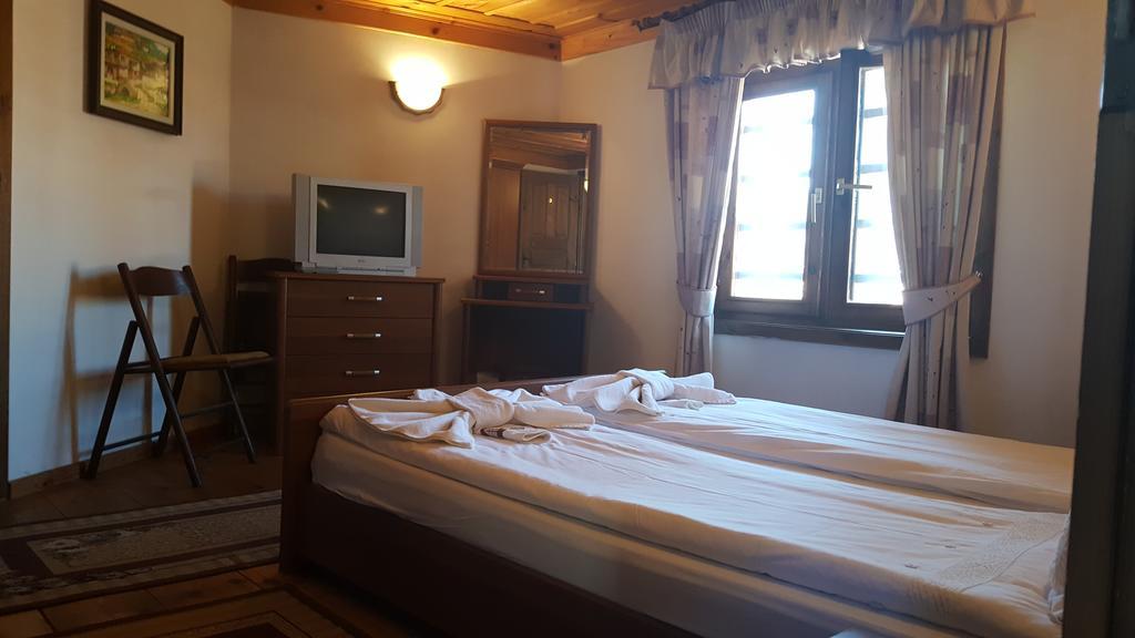 Guest House Lina โคปริฟชทิทซา ภายนอก รูปภาพ